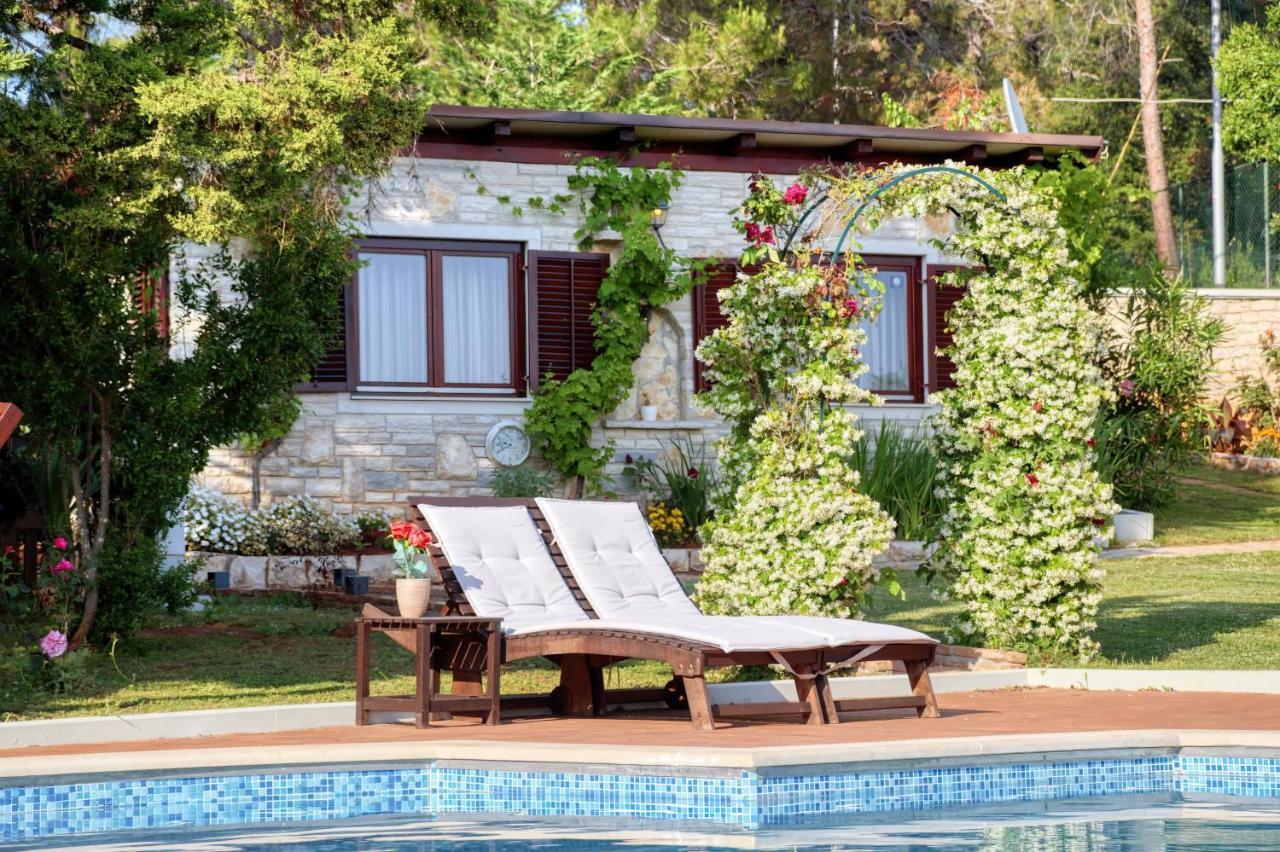 Holiday Home Giardino Marino Pomer Exterior photo