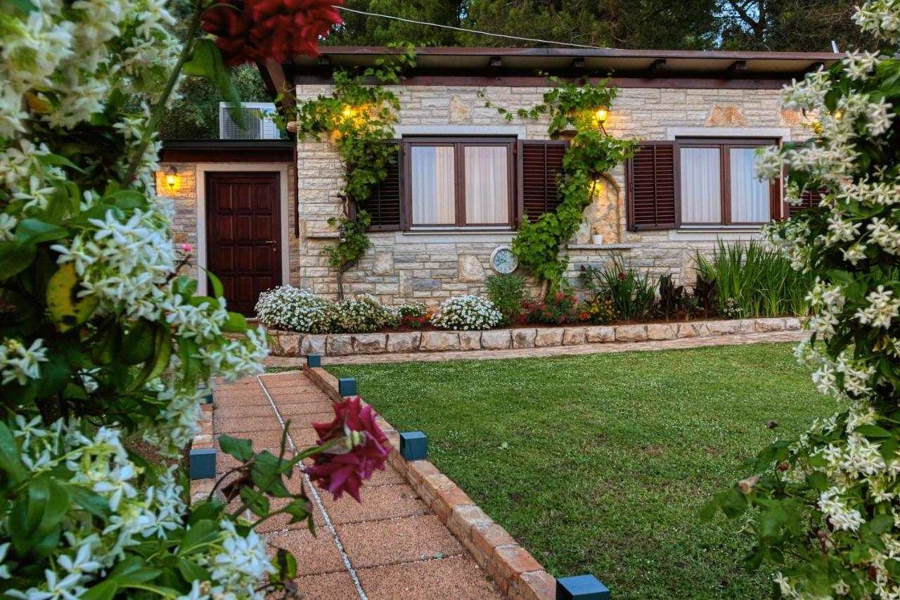 Holiday Home Giardino Marino Pomer Exterior photo